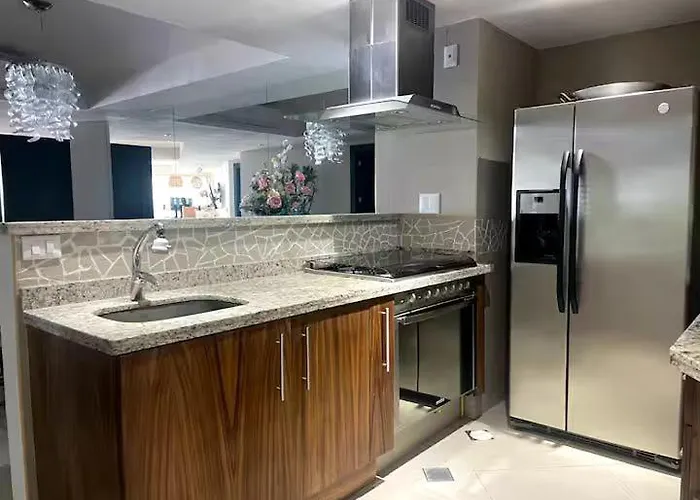Beachfront Bay View Grand Marina Apartamento *