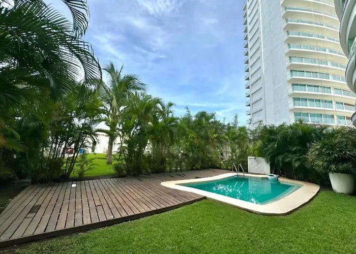 Beachfront Bay View Grand Marina Apartamento