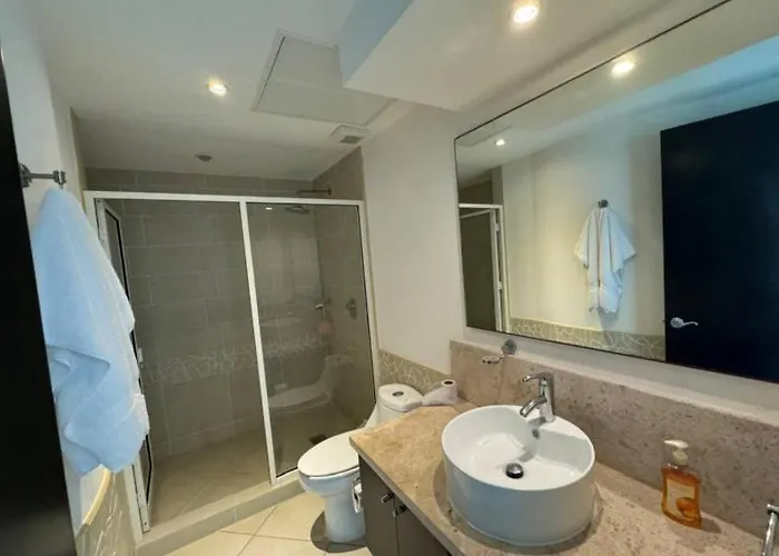 Beachfront Bay View Grand Marina Apartamento