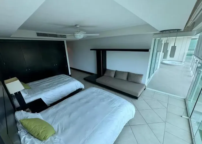 Beachfront Bay View Grand Marina Apartamento