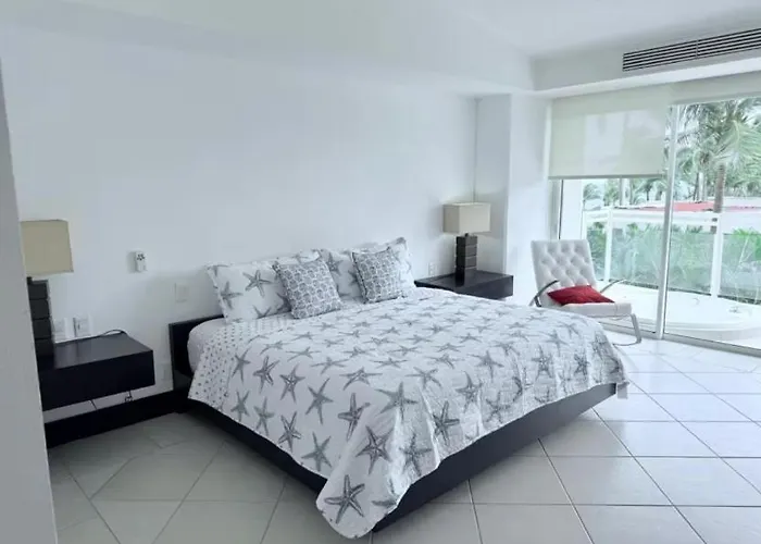 Beachfront Bay View Grand Marina *