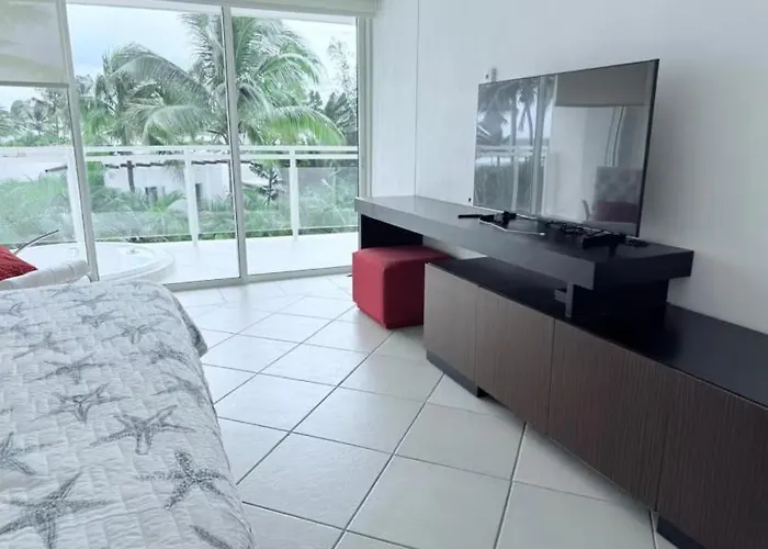 Beachfront Bay View Grand Marina *