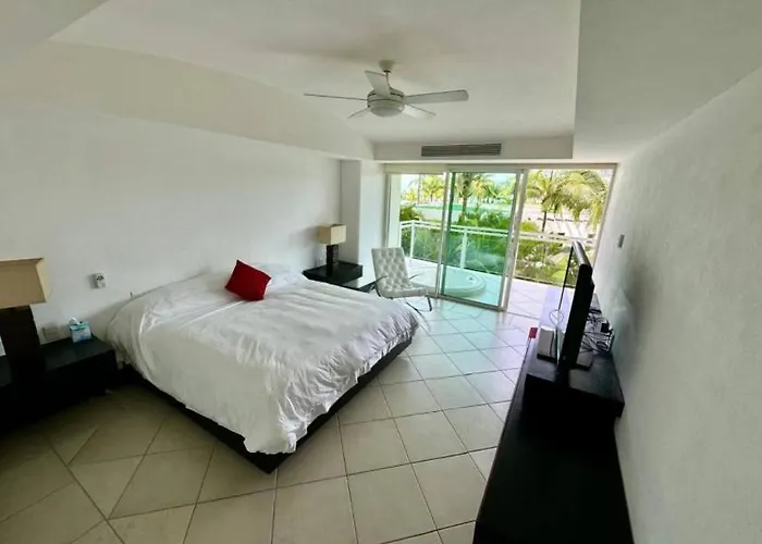 Beachfront Bay View Grand Marina Apartamento