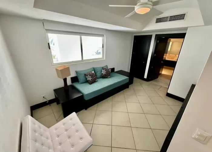 Beachfront Bay View Grand Marina *