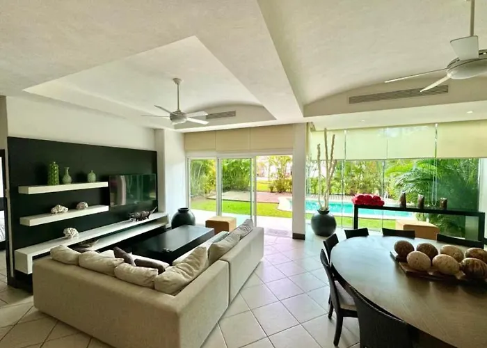 Beachfront Bay View Grand Marina Zihuatanejo