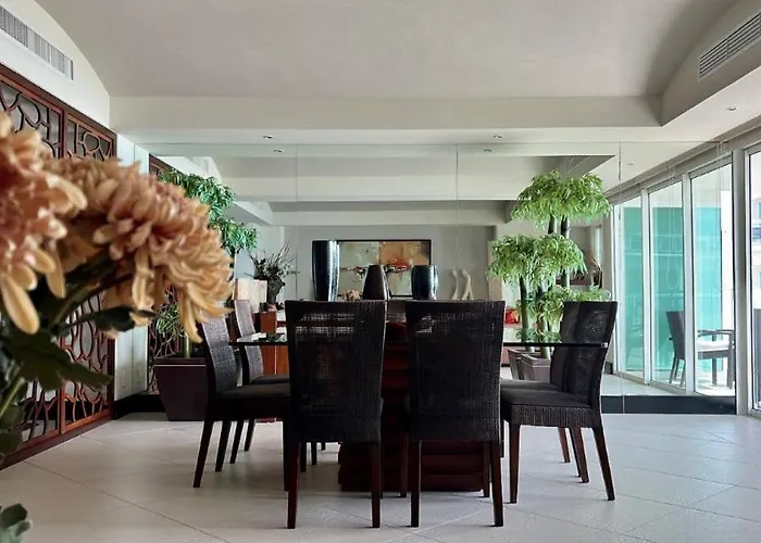 Beachfront Bay View Grand Marina *