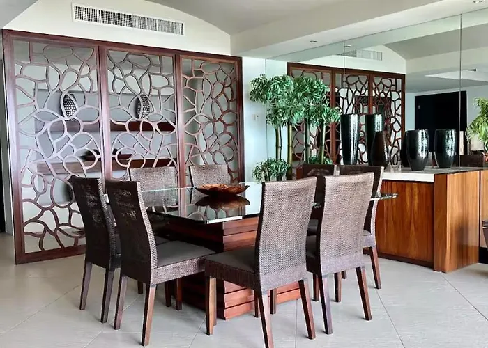 Beachfront Bay View Grand Marina *