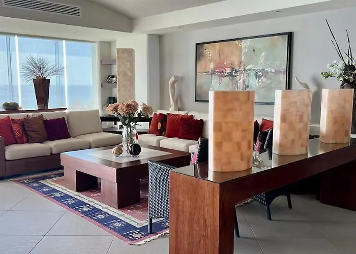 Beachfront Bay View Grand Marina Apartamento