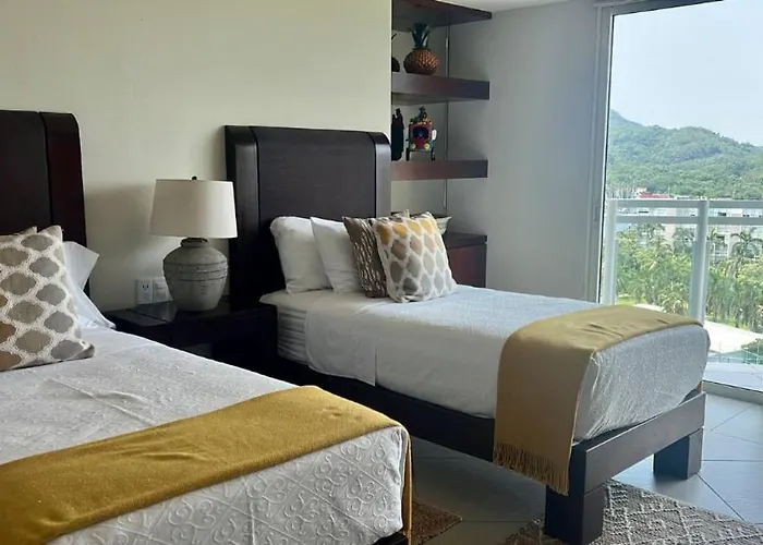 Beachfront Bay View Grand Marina * Zihuatanejo